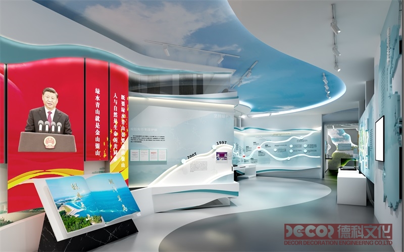 藝術展廳裝修設計中，如何考慮展覽的季節性和主題性