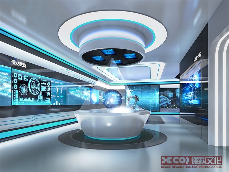 如何在科技展館裝修中提供全程導航和定位服務，方便觀眾參觀和探索？